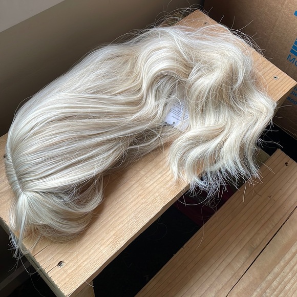 white matte wig long butter blonde beach waves wig bangs middle part 24” NWT - Picture 1 of 16